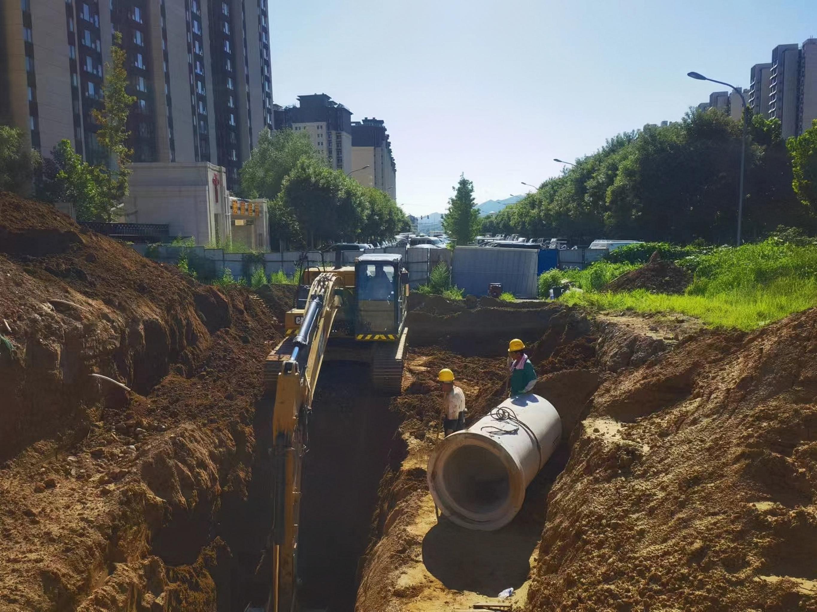 北宫镇北部住宅小区新建管线施工中.